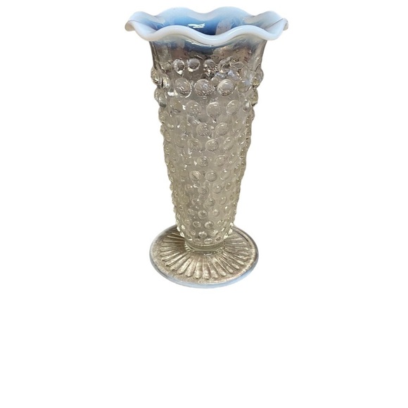 Vintage Anchor Hocking Moonstone Opalescent Glass vase - Picture 5 of 5